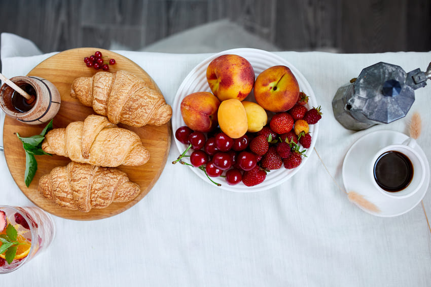 Dieta atkinsa opiera się na ograniczeniu spożywania produktów bogatych w węglowodany.